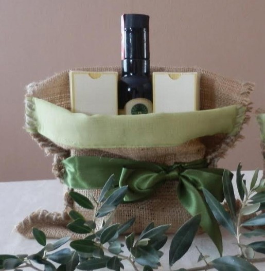 Set olivno olje in olive ali čokolada